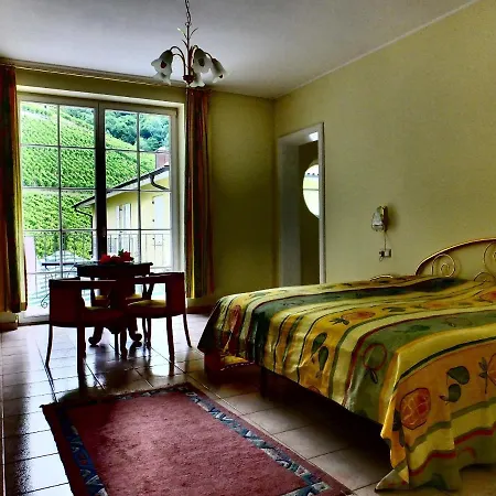 Weingut Und Haus Am Drachenloch باد هونيف ام راين